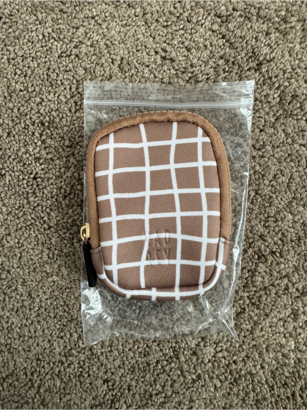 NWT RadRev Tan and White Grid Pod Pouch